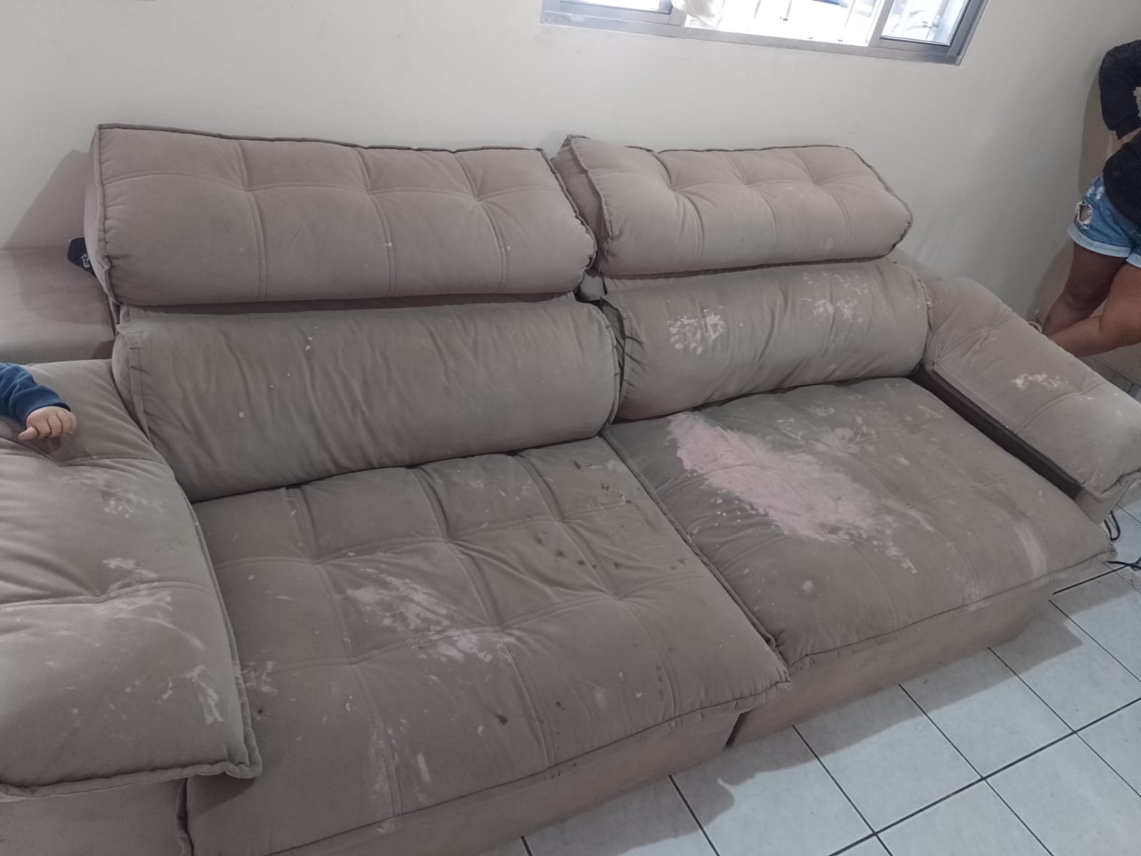 Sofá antes - sujo e desbotado